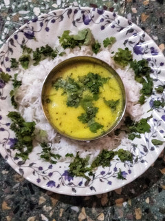 કઢી ભાત( kadhi rice recipe in Gujarati) રેસીપી મુખ્ય ફોટો