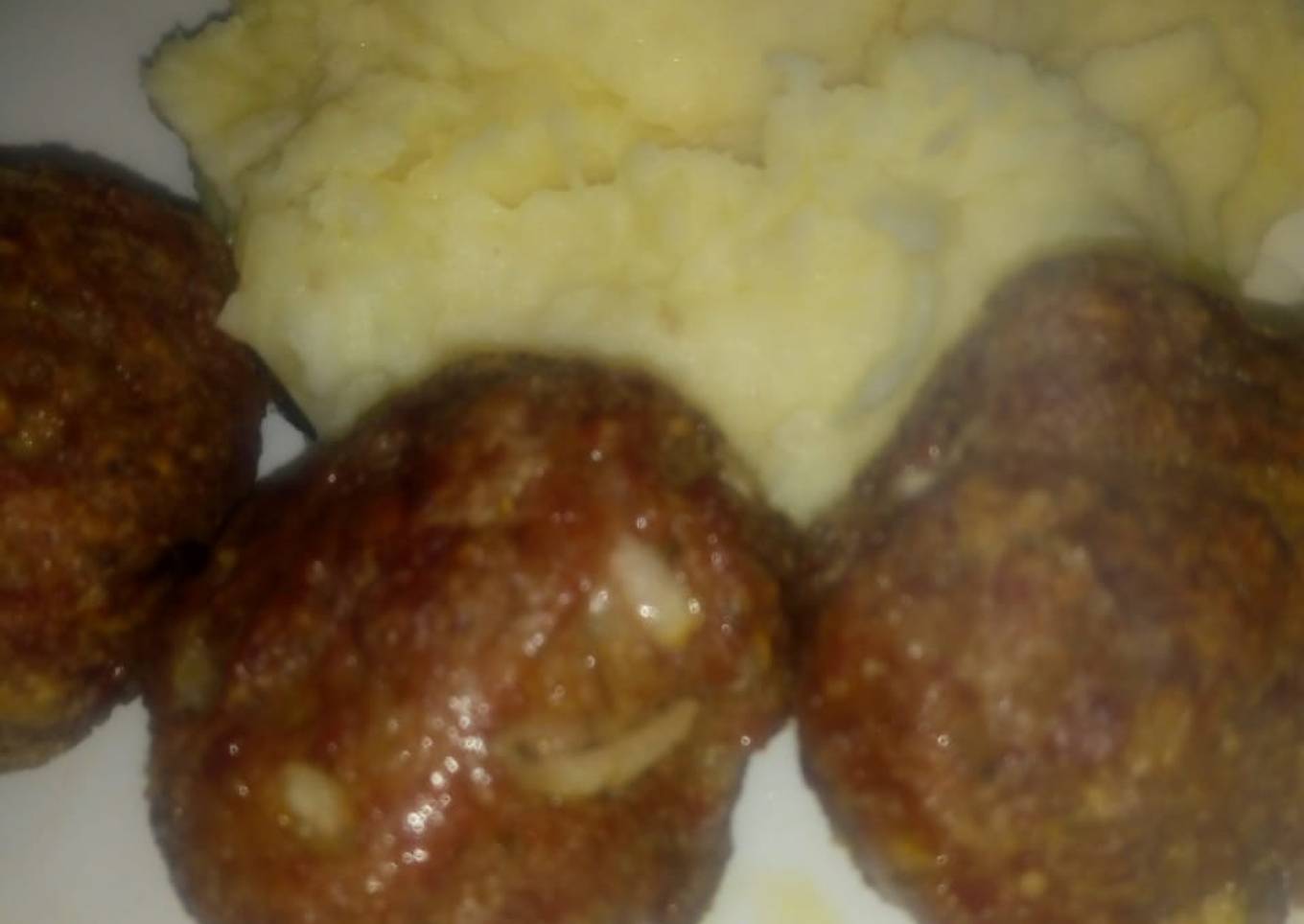 Alb贸ndigas al horno con pur茅 de 馃馃構