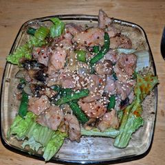 Garlic Pork Salad/Rice Bowl A picture of Garlic Pork Salad/Rice Bowl.