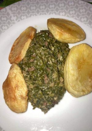 Una foto de Guiso de acelgas con papas doradas