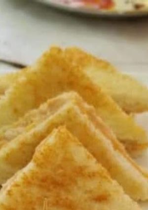 A picture of Omellete cheese sandwiches.