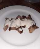 Chambarete de res frito con salsa bechamel 😋😋😋