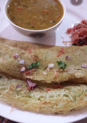 A picture of Palak rava dosa.
