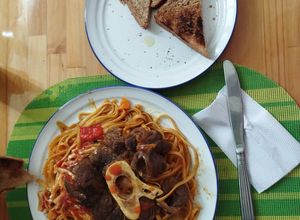 Una foto de Espagueti con carne osobuco