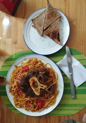Una foto de Espagueti con carne osobuco
