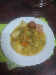 Una foto de Potaje de col con garbanzos y sacramentos en olla express