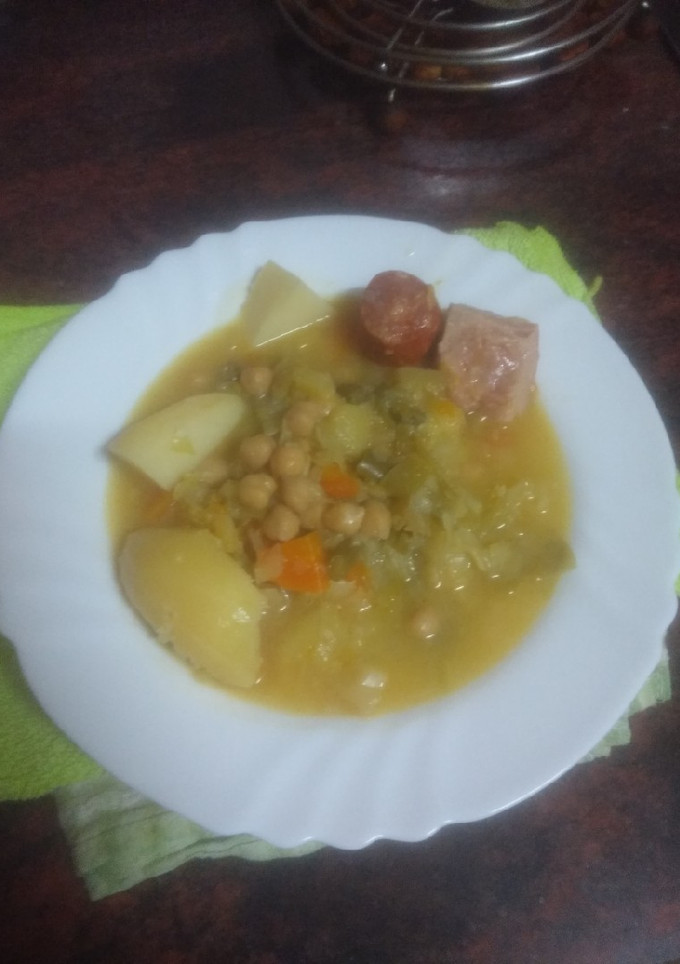 Una foto de Potaje de col con garbanzos y sacramentos en olla express