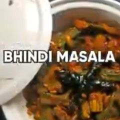A picture of Punjabi style bhindi masala.