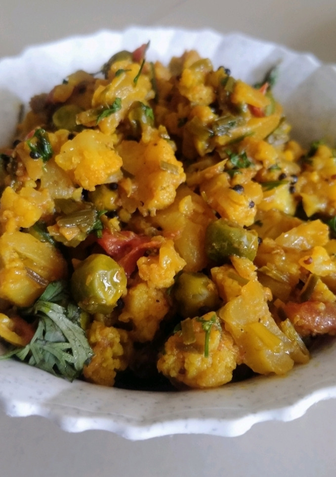 કેલીફ્લાવર શાક (Cauliflower Shak Recipe in Gujarati) રેસીપી મુખ્ય ફોટો