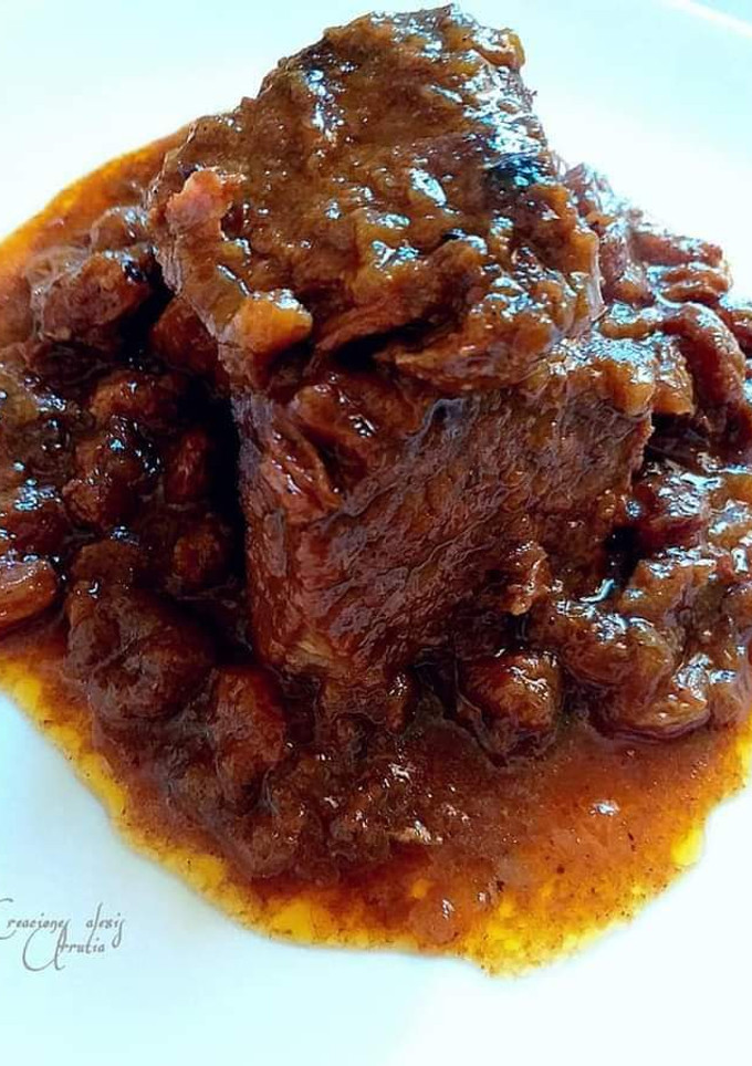 Una foto de Ternera caramelizada con pasas sultanas y especias nobles