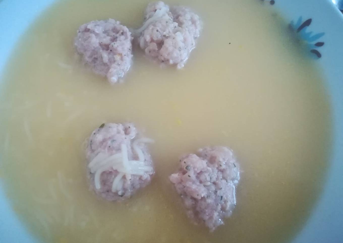 Sopa de albóndigas express