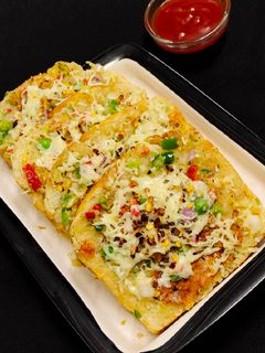वेज चीज़ सूजी टोस्ट(veg cheese suji toast recipe in Hindi) रेसिपी मुख्य फोटो