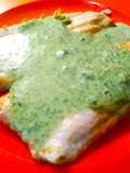 Lubina con salsa de espinacas