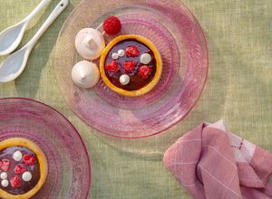 Foto di TARTELLETTE CON FROLLA SABLE' RIPIENE DI CARAMELLO MORBIDO AI LAMPONI