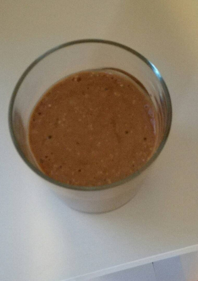 Una foto de Batido de plátano con nesquik avena y leche
