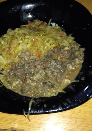 A picture of Matumbo(tripe) with cabbage.