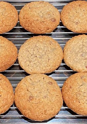 A picture of Chocolate and oat cookies.