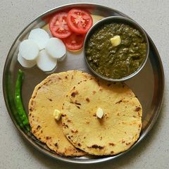 A picture of Sarson ka saag Makki ki Roti.