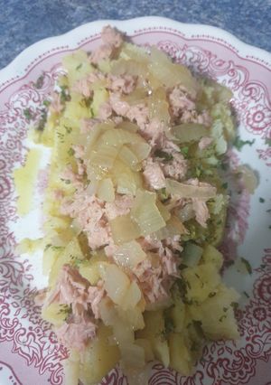 Una foto de Patata majada con atún