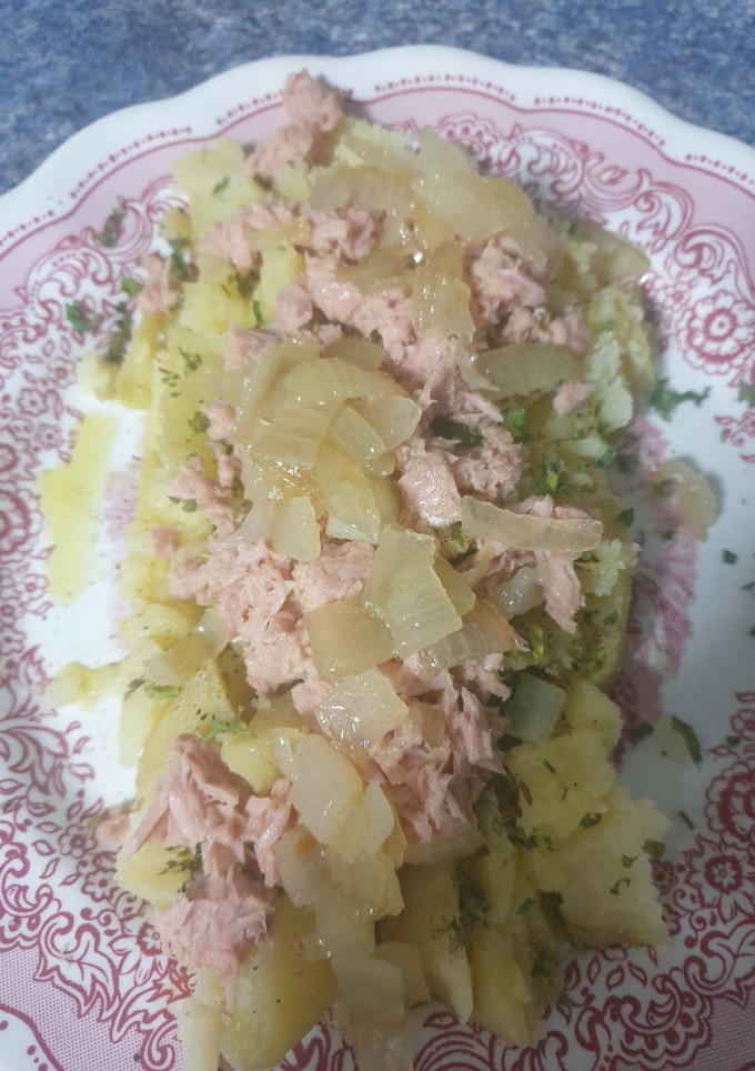 Una foto de Patata majada con atún