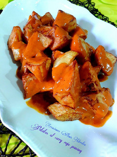 Una foto de Patatas al curry rojo panang. Mi versión de las patatas bravas
