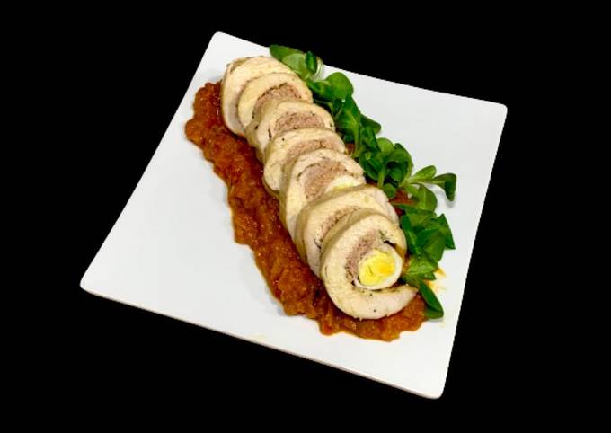 Involtino di Pollo con Salsa di Peperoni