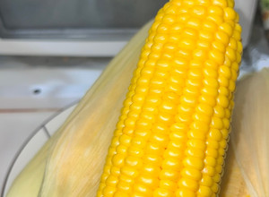 寶寶也愛的水煮玉米 的食譜成品照片