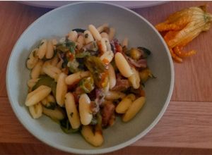 Foto di Cavatelli freschi con fiori di zucca