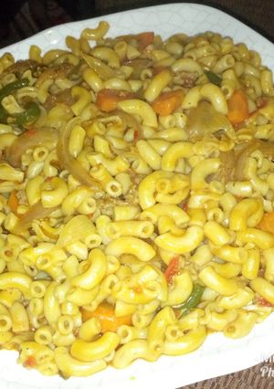 A picture of Veggies macaroni and minced meat.