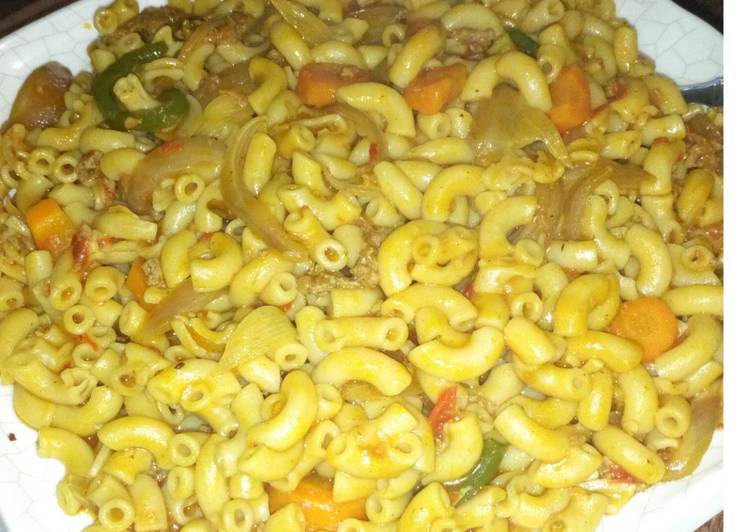 Veggies macaroni and minced meat