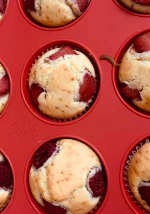 O poză a rețetei Muffins cu zmeură și căpșuni !.
