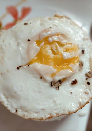 বাটার রাইস উইথ এগ পোচ (butter rice with egg poach recipe in Bengali) রেসিপির প্রধান ছবি