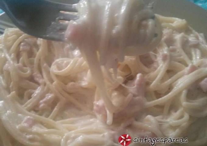 κύρια φωτογραφία συνταγής Μακαρόνια με κρέμα γάλακτος σε μια κατσαρόλα