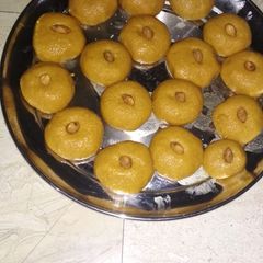 Besan ladoo A picture of Besan ladoo.