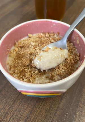 Una foto de Porridge de avena proteico (arroz con leche) 🍨