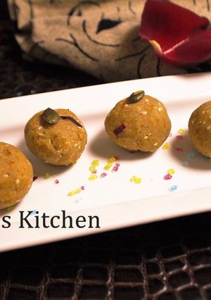 A picture of Jowar Atta Laddu.