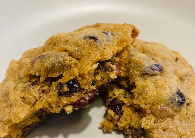 How to Prepare Super Quick Homemade “King Pecan” &amp; Cranberry Cookies