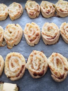 Gluténmentes, sajtos keksz csiga recept fotója