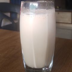 A picture of Cold coffee with nutmeg.