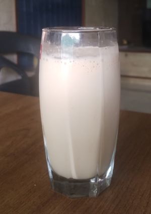 A picture of Cold coffee with nutmeg.