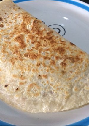 Una foto de Quesadillas con pollo en salsa de molcajete