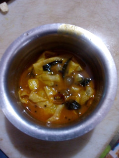 அப்பளம். புளிக்குழம்பு(Appalam pulikulambu recipe in tamil) செய்முறை முக்கிய புகைப்படம்