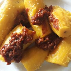 A picture of Plantain and pepper sauce.
