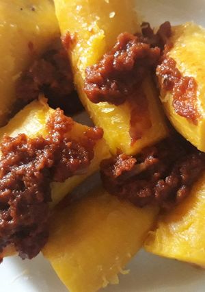A picture of Plantain and pepper sauce.
