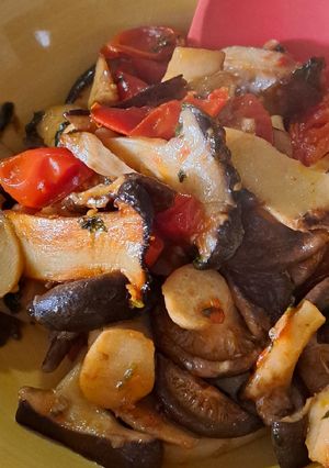 Foto di Cardoncelli trifolati con pomodorino 🍄🍅🌿