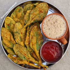 A picture of Palak Pakoda.
