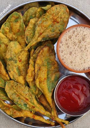 A picture of Palak Pakoda.