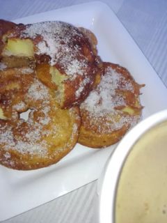 Una foto de Buñuelos de manzana con leche fermentada