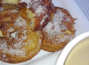 Foto principal de Buñuelos de manzana con leche fermentada