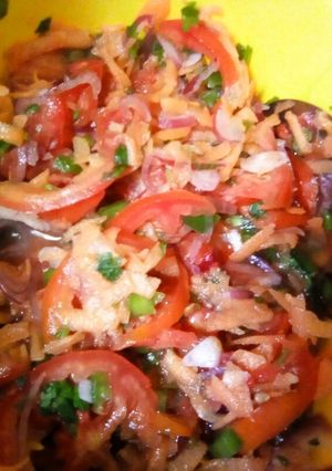 A picture of Kachumbari (simple salad).